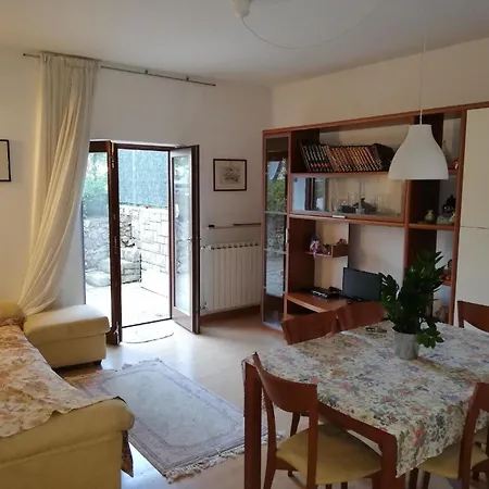 Ferienwohnung Fuer 4 Personen Ca 90 Qm In Duino-aurisina, Adriakueste Italien Kueste Von Friaul-julisch Venetien * Duino